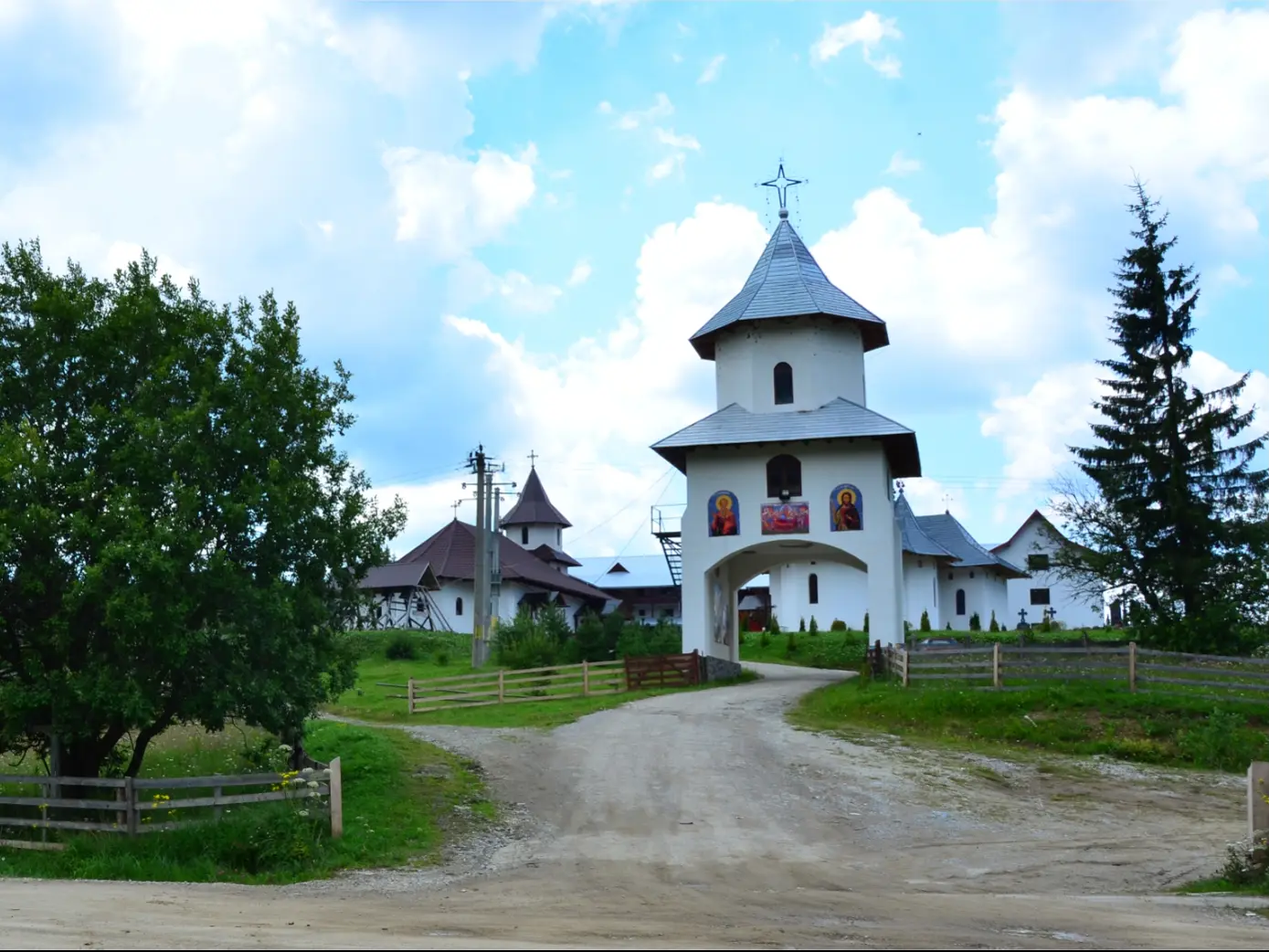 Centrul satului Paltinis