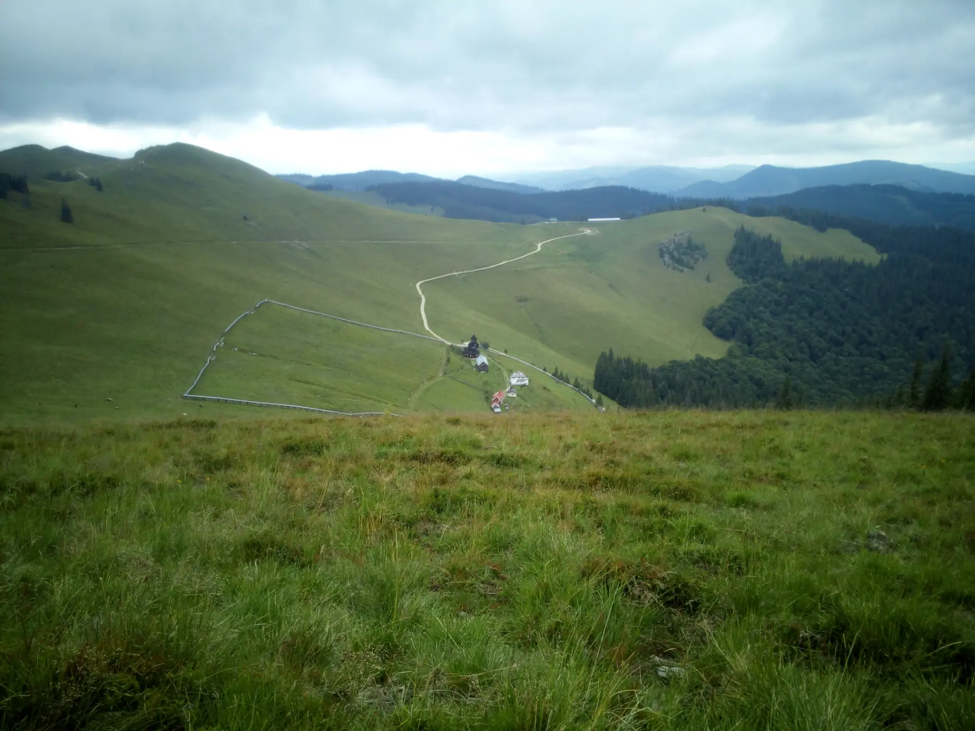 Comuna Ciocanesti - paraul Recele - schit sf Cruce  - culme Suhard