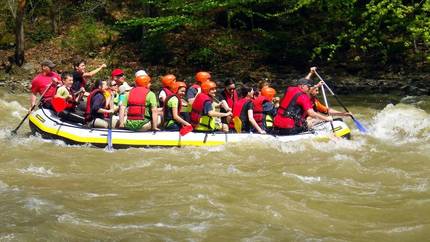 Easy-rafting și caiac / paddling SUP în Țara Dornelor – Potolește-ți setea de aventură pe apele Bistriței.