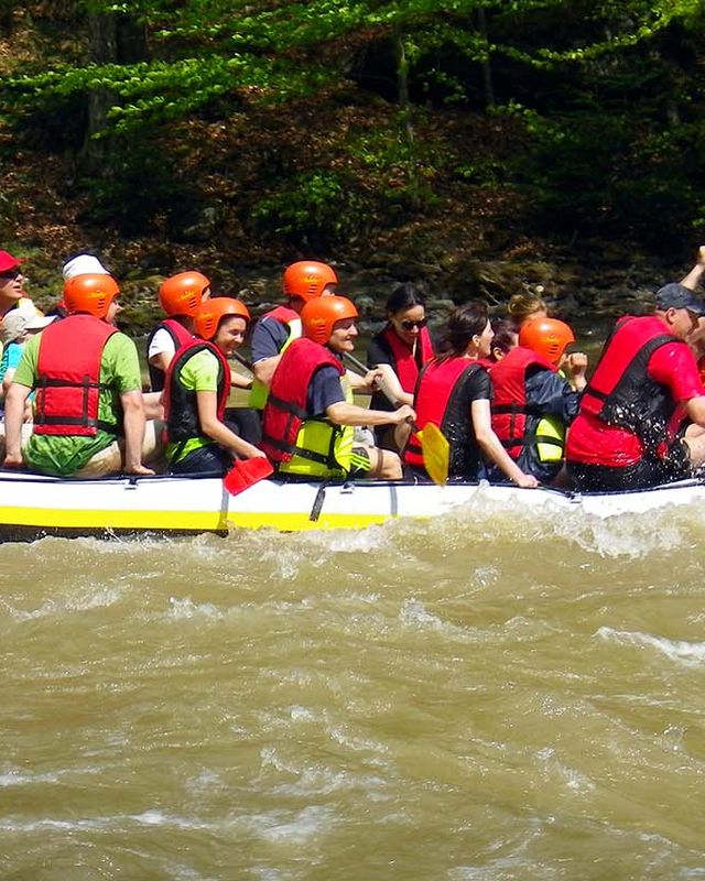 Rafting pe râul Bistrița, în Țara Dornelor