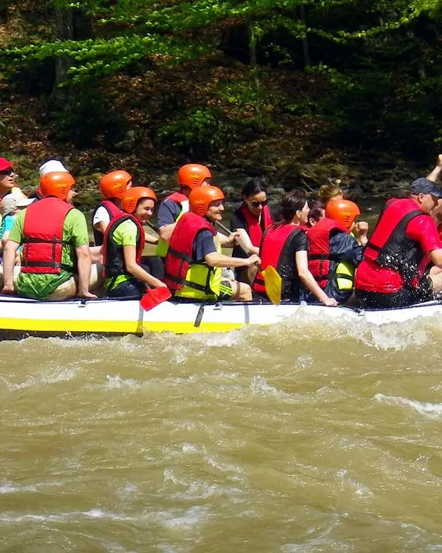 Rafting pe râul Bistrița, în Țara Dornelor